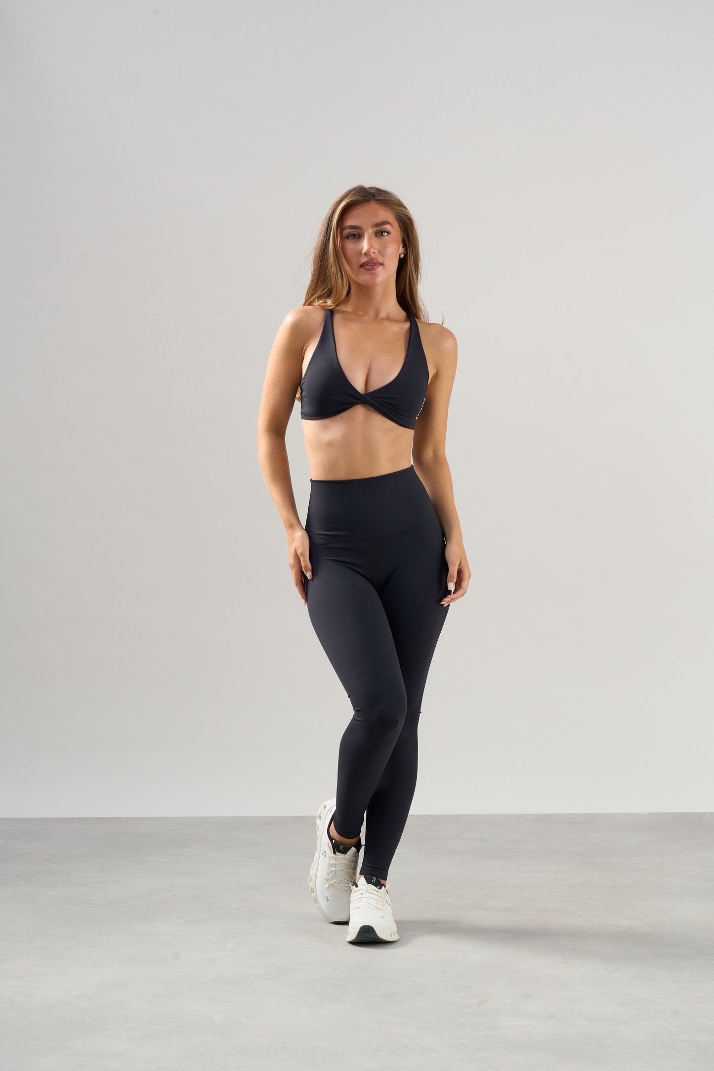 Ultimate Twist Front Sports Bra - Black