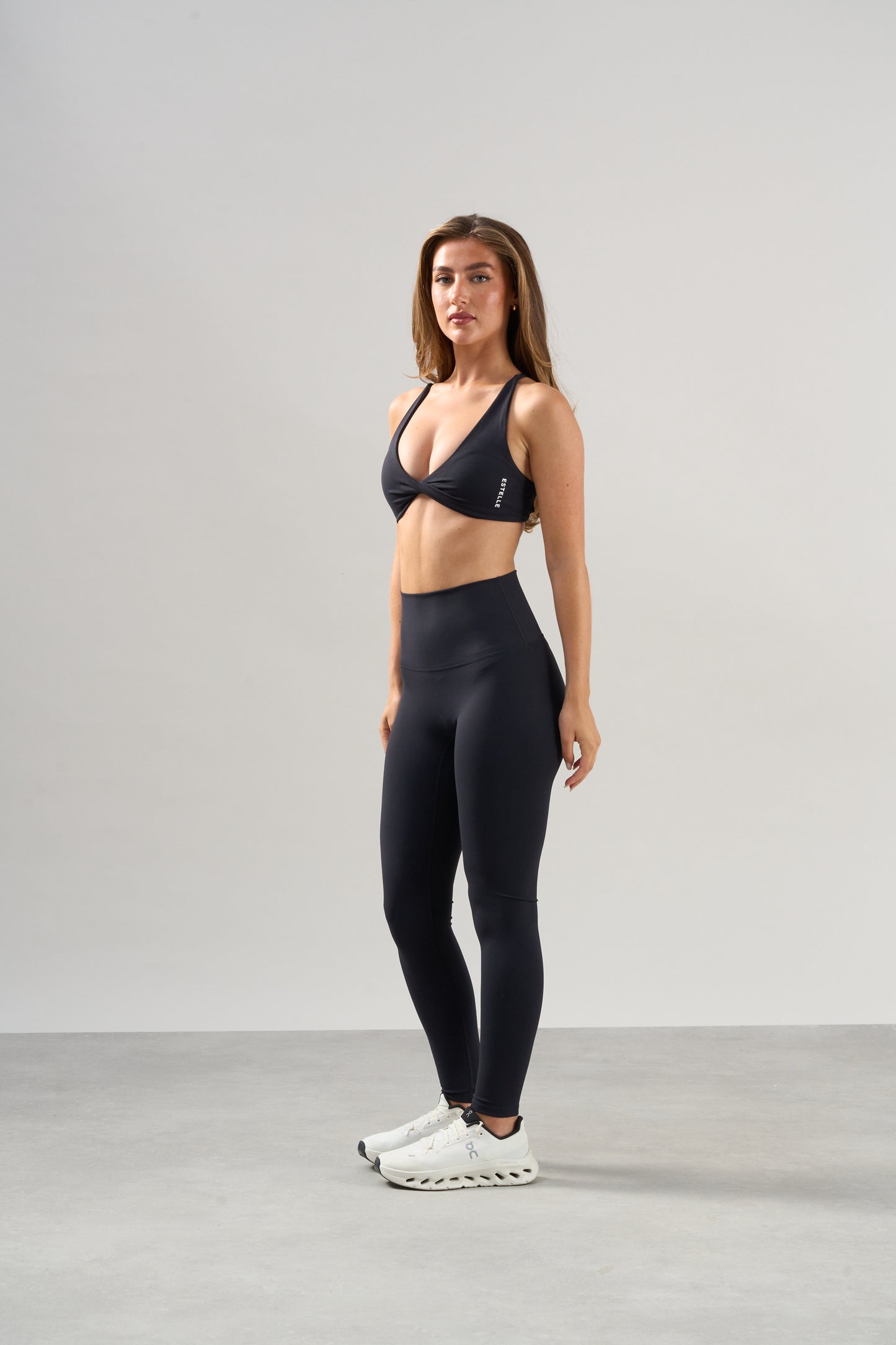 Ultimate Twist Front Sports Bra - Black