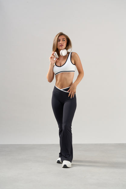 Contrast Seamless V Bra - White